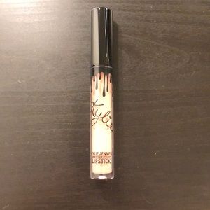 Kylie cosmetics Matte liquid lipstick in  Maliboo